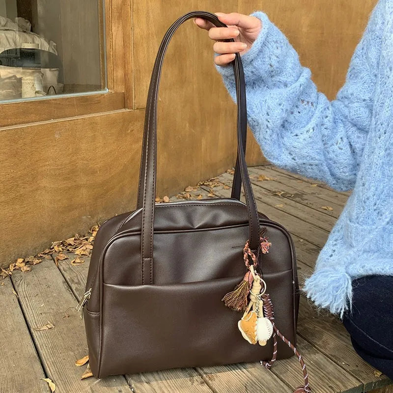 Canvas vs Leather Tote Bag: Which One Is Worth Your Money?	canvas vs leather tote bag