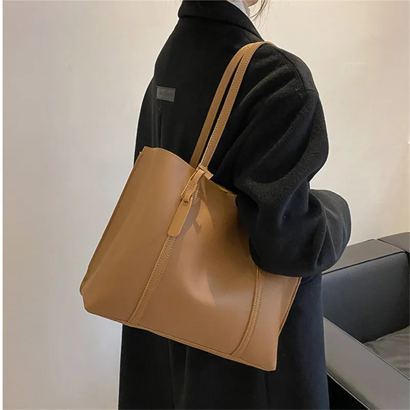 The Elara Hobo